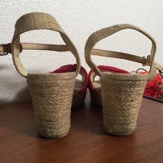 GU ウェッジソールサンダル 赤 Mサイズの画像