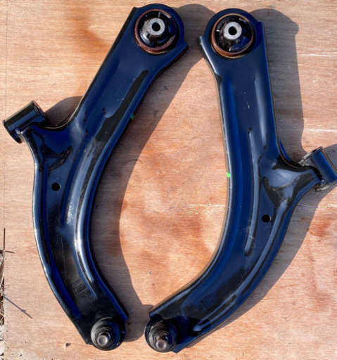 Z11キューブ用ロアアーム左右セット