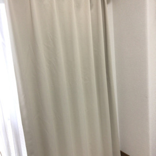 カーテン クリーム色（薄いベージュ）あげます