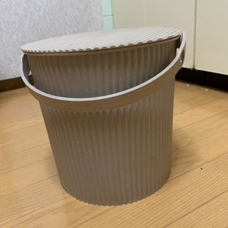 【交渉中】蓋付バケツ　蓋付きゴミ箱