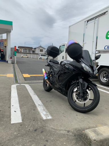 Ninja 250R ZX-6Rカウル モリワキマフラー S20EVOラジアルタイヤ GIVIモノラック フェンダーレス