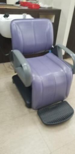 美容室で使っていた。リクライニングシャンプー椅子