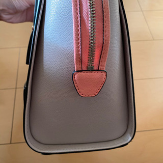GUESS トートバッグ　の画像