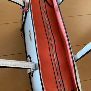 GUESS トートバッグ　の画像