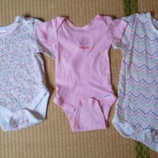【ベビー・中古】ロンパース２枚（サイズ60）&肌着３枚（おまけのスタイ）の画像
