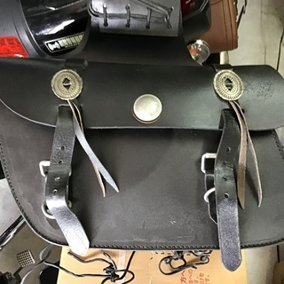 取り引き中、バイク用本革レザーサイドバッグ左右セットコンチョつき。の画像