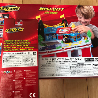 新品　FASTLANE  ドライブスルー　ミニシティ　ミニカー4台+緊急車両5台セットの画像