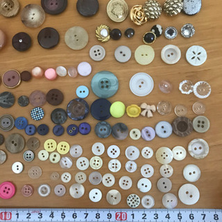 ボタン色々カラー131個の画像