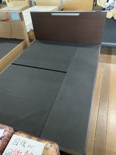 処分！ダブルベッド！引き出し付！13800円で販売します！1台限り！場所を空けたいのでお早めに！