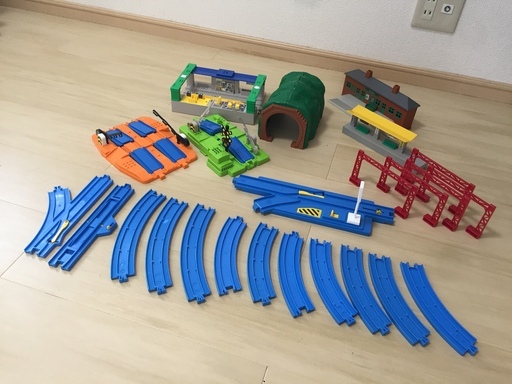プラレール　踏切、駅、レールなどのセット