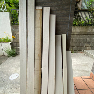 ② 家を建てた時の建材　白い板　端材