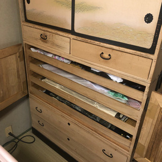 霧のアンティークタンスですの画像