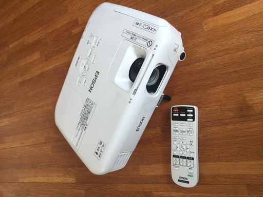★EPSON エプソン・プロジェクター★ホームシアター、セミナー開催に。 使用頻度少ない　レンズ綺麗