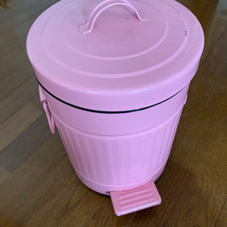 【取引中】蓋付ゴミ箱　ペダル付　オシャレ　の画像