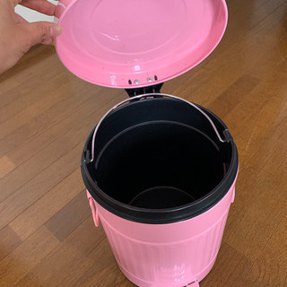 【取引中】蓋付ゴミ箱　ペダル付　オシャレ　の画像