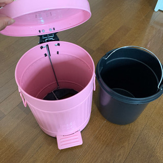 【取引中】蓋付ゴミ箱　ペダル付　オシャレ　の画像