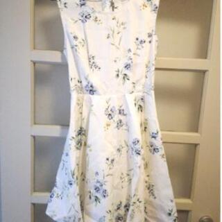 PAGEBOY 白の小花柄ワンピース　美品の画像