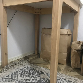 ダイニングテーブルの画像