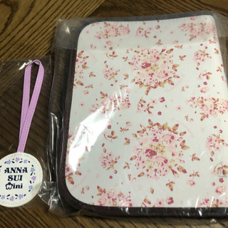 母子手帳ケース(市配布)とマタニティマーク(たまごくらぶ付録)の画像