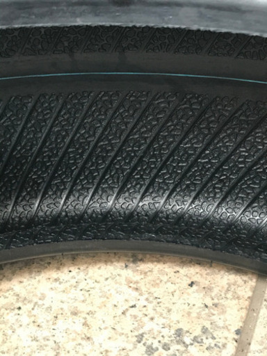新品に近いタイヤ　２本　取り引き先決まりました