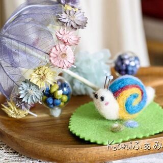 羊毛フェルトとお花のコラボプレート♥お花の傘とかたつむり♥