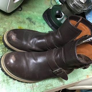 本革レザーブーツ。