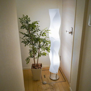 【美品、値下げ！！】お洒落照明器具と観葉植物（人工）セット売り！！の画像
