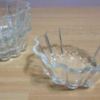 無料！差し上げます★耐熱 皿 容器４個