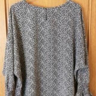 UNIQLO　小花柄トップス　の画像