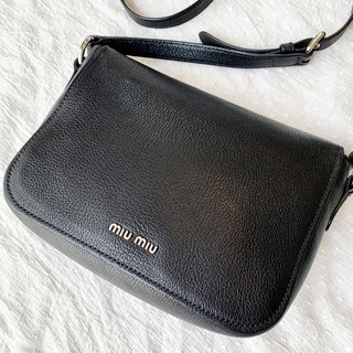 miumiu ♡ レザー ななめがけショルダー　キレイです！の画像