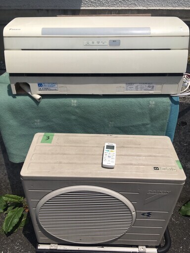 特売中　ハイスペックエアコン８～１０畳用　内部超キレイ　工事可能　ダイキン　２．５ＫＷ　新品価格１５万円！！　　お掃除エアコン