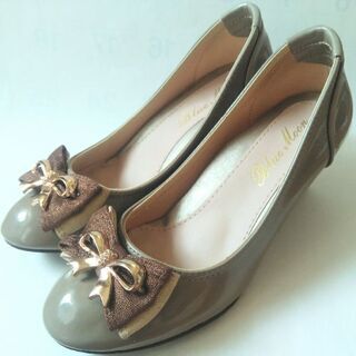 BlueMoon エナメル S ヒール6㎝ パンプス リボン ベージュ