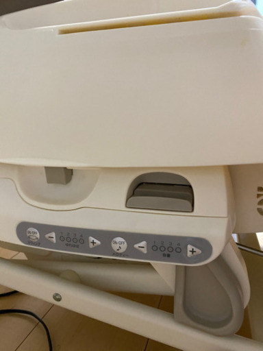 コンビ　ネムリラ　オートスウィング(電動ハイローチェア)