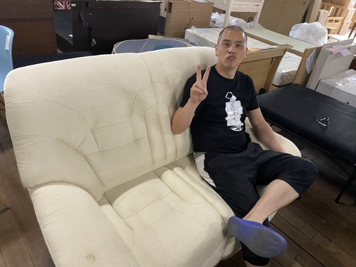 新品！ちょい汚れソファー！これ座り心地いいですけど！11800円で販売します！宜しくです＼(^o^)／