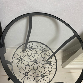 IKEA 花柄テーブルの画像