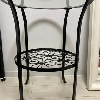 IKEA 花柄テーブルの画像