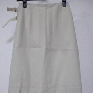 【新品】スカート ホワイトの画像