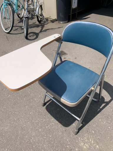 ミニテーブル付き　パイプ椅子　チトセ　中古