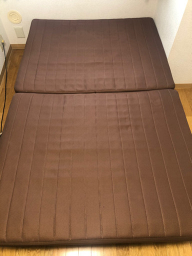 脚付きセミダブルマットレスベッド