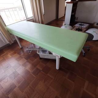 受け渡し予定の方が決まりました！ヒーター付き施術用ベッドの画像