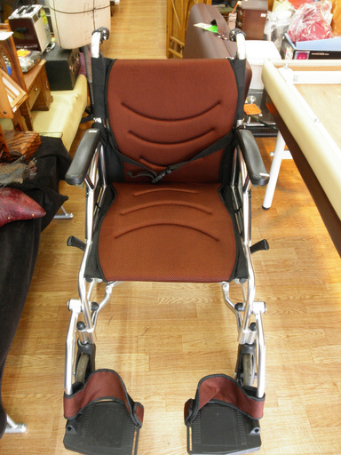 カドクラ 車いす 介助用 ブレーキ付き 折りたたみ 軽量 介助式車イス 茶色　西岡店