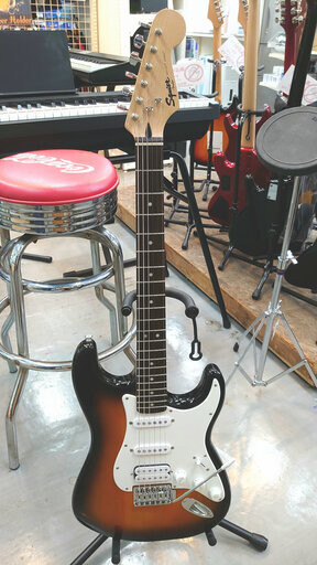 ★お値下げしました！【Squier by FENDER】エレキギター販売中！