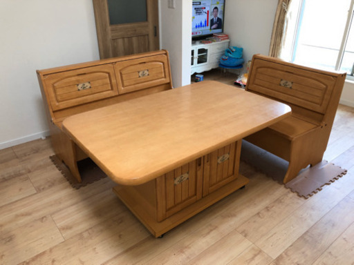 カントリー調ダイニングセット　収納付き