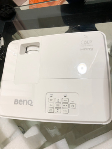 プロジェクター BENQ ほぼ新品状態です