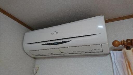 【商談中】【土曜午前まで5000円】12畳のリビングで使用してたエアコン【2004年製】