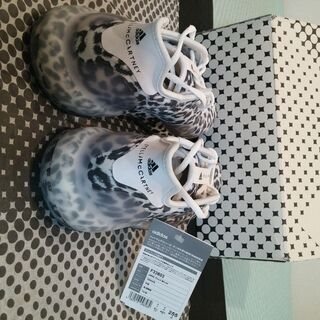 ステラマッカートニーアディダスコラボ限定の画像