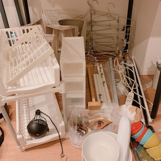 収納用品、照明、ハンガー、食器など