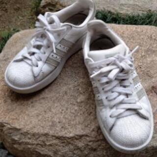 中古 スニーカー 23cm アディダス adidas 