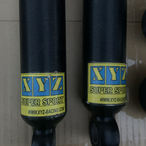 プリウス ZVW30 XYZ 車高調