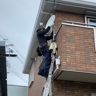 大阪格安地域密着！UHF,BSアンテナの設置、アンテナの撤去工事承ります♪ - 便利屋